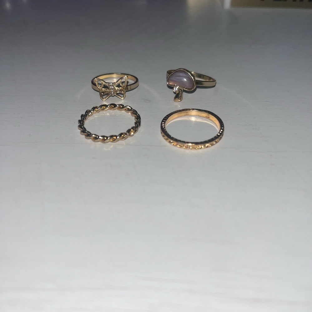 4pc gold ring set